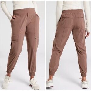 Athleta Chelsea Utility Jogger size 6 brown Pants